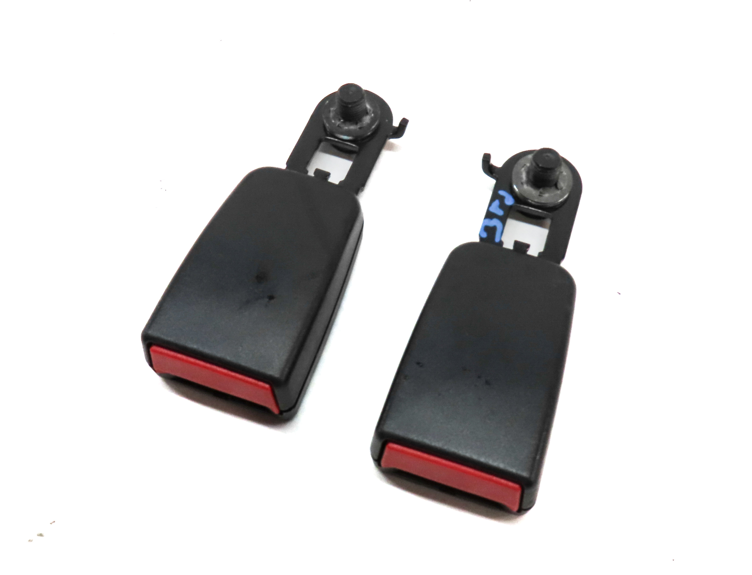 11MERCEDES GL450 (X164) REAR 3RD ROW LEFT/RIGHT SEAT BELT BUCKLE RECEIVER SET/2 — exact item pictured